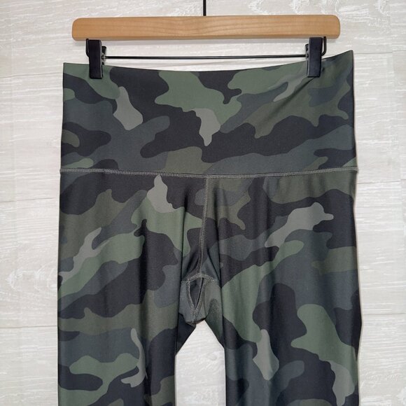 Old Navy Active Women's Size Large Petite Camo Print Powersoft 7/8 Leggings - Picture 3 of 7